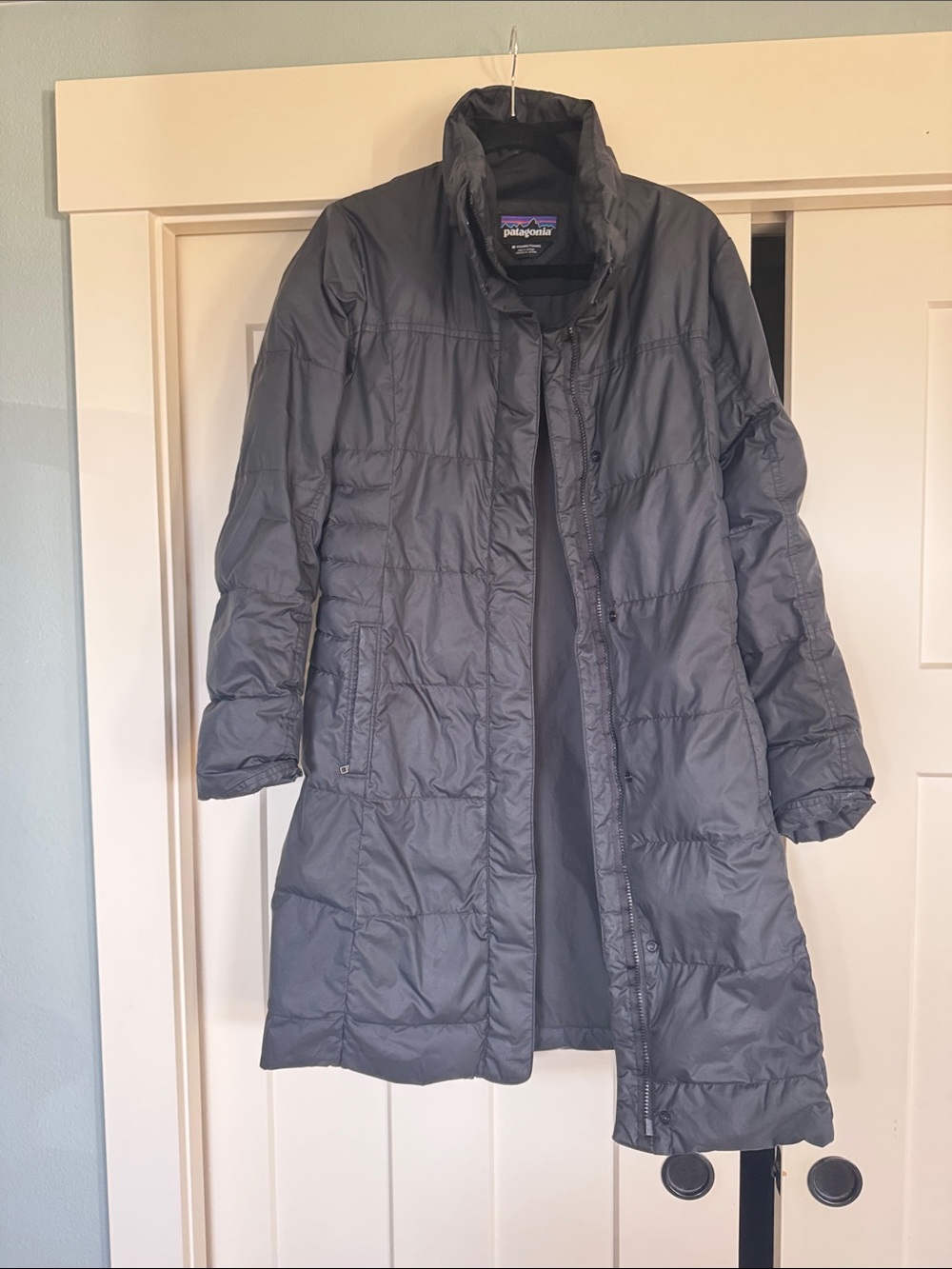Patagonia Women's Long Puffer Coat - Charcoal Gray